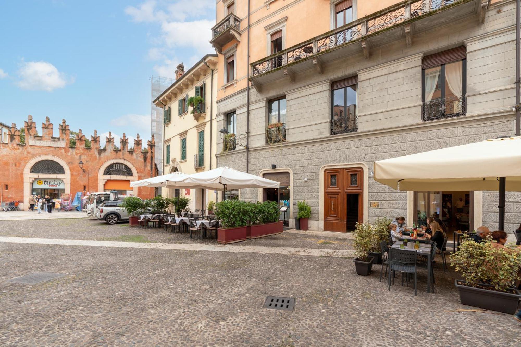 Palazzo Biasini By Postcardsfrom Hotel Verona Exterior photo