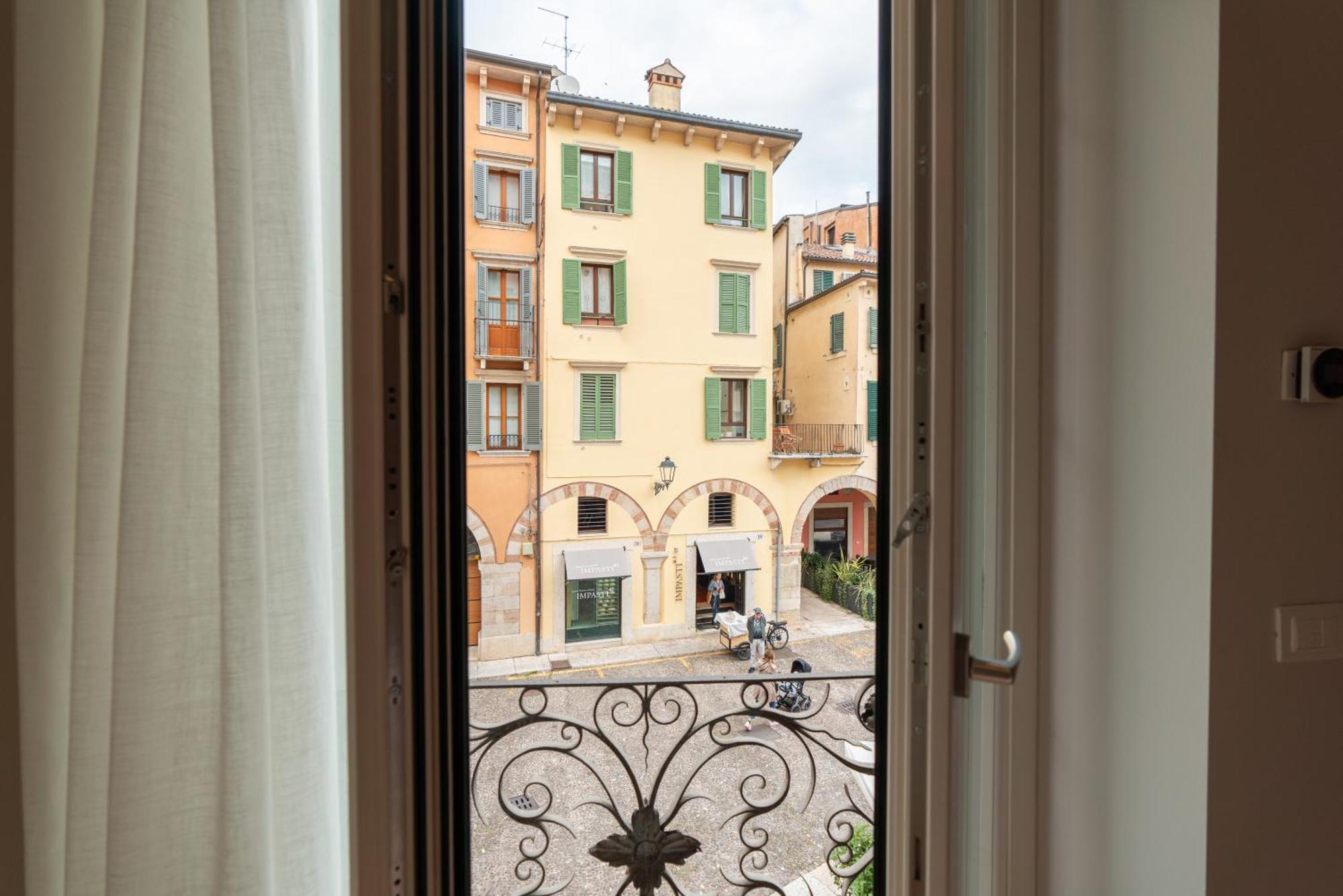 Palazzo Biasini By Postcardsfrom Hotel Verona Exterior photo