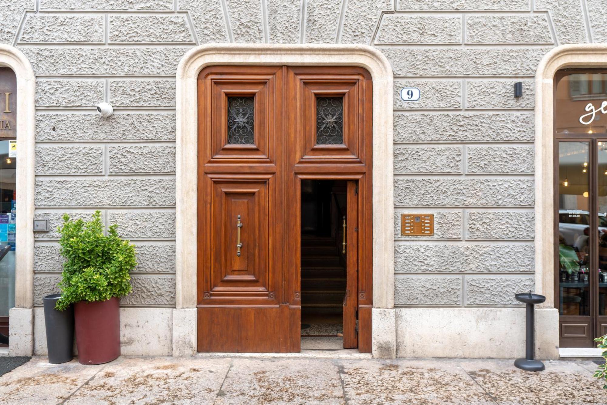 Palazzo Biasini By Postcardsfrom Hotel Verona Exterior photo