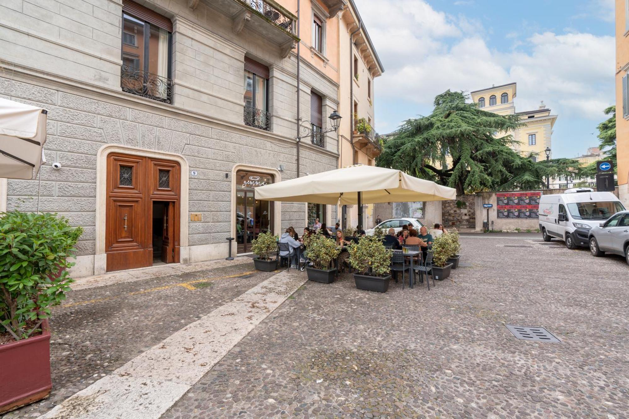 Palazzo Biasini By Postcardsfrom Hotel Verona Exterior photo