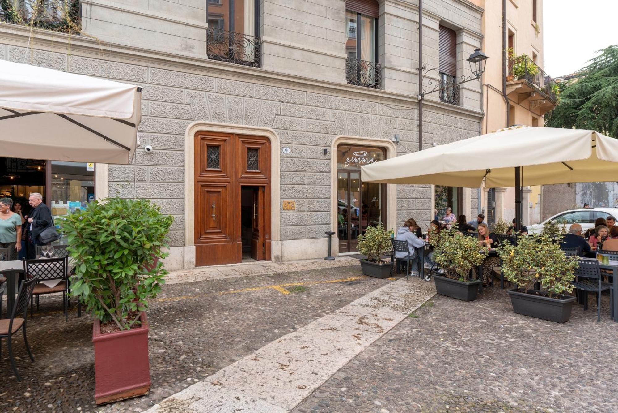 Palazzo Biasini By Postcardsfrom Hotel Verona Exterior photo